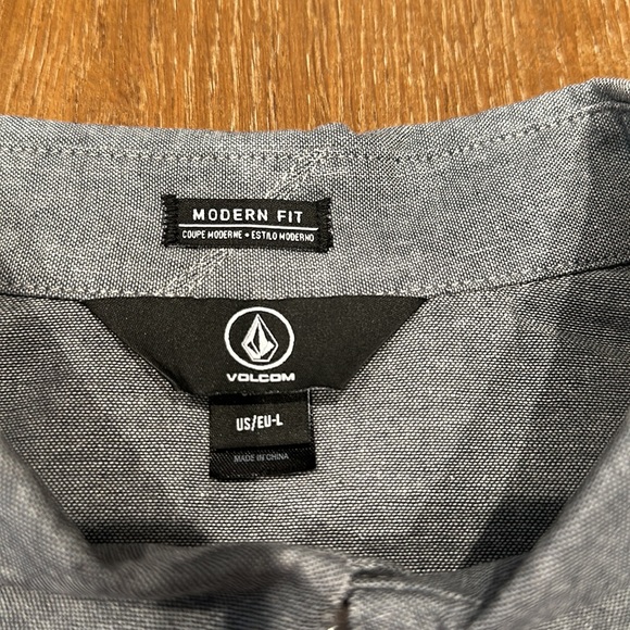 Volcom Shirt - Picture 2 of 4